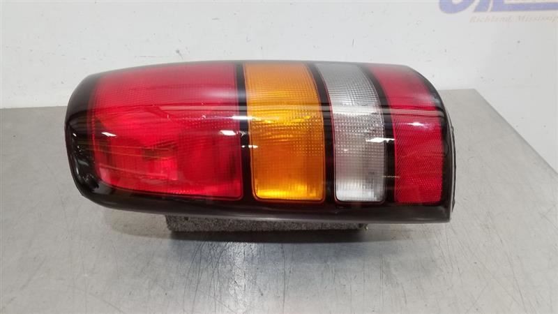 05 2005 GMC SIERRA 1500 TAIL LIGHT LAMP LET DRIVER