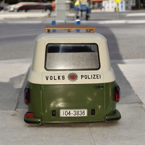 Barkas B 1000 Volkspolizei 1965 grün weiß Modellauto 1:18 MCG - Bild 3 von 4
