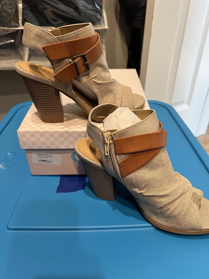 Soda Brand, Tan Peep toe Sandal With Heel, size 6  - Image 3 of 4