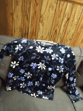 Women Black Velour Flowered Top Large