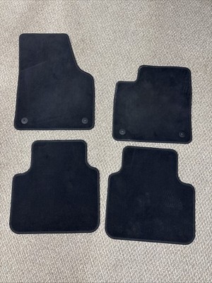 Volkswagen VW Visscher Caravelle Carpeted Floor Mats 3CN.864.435 32/17