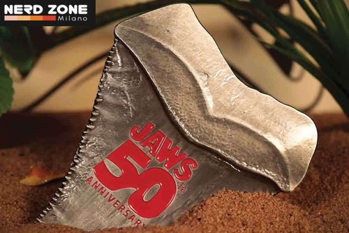 PREORDER - FANATTIK - Jaws 50th Anniversary Shark Tooth Medallion - Foto 3 di 6
