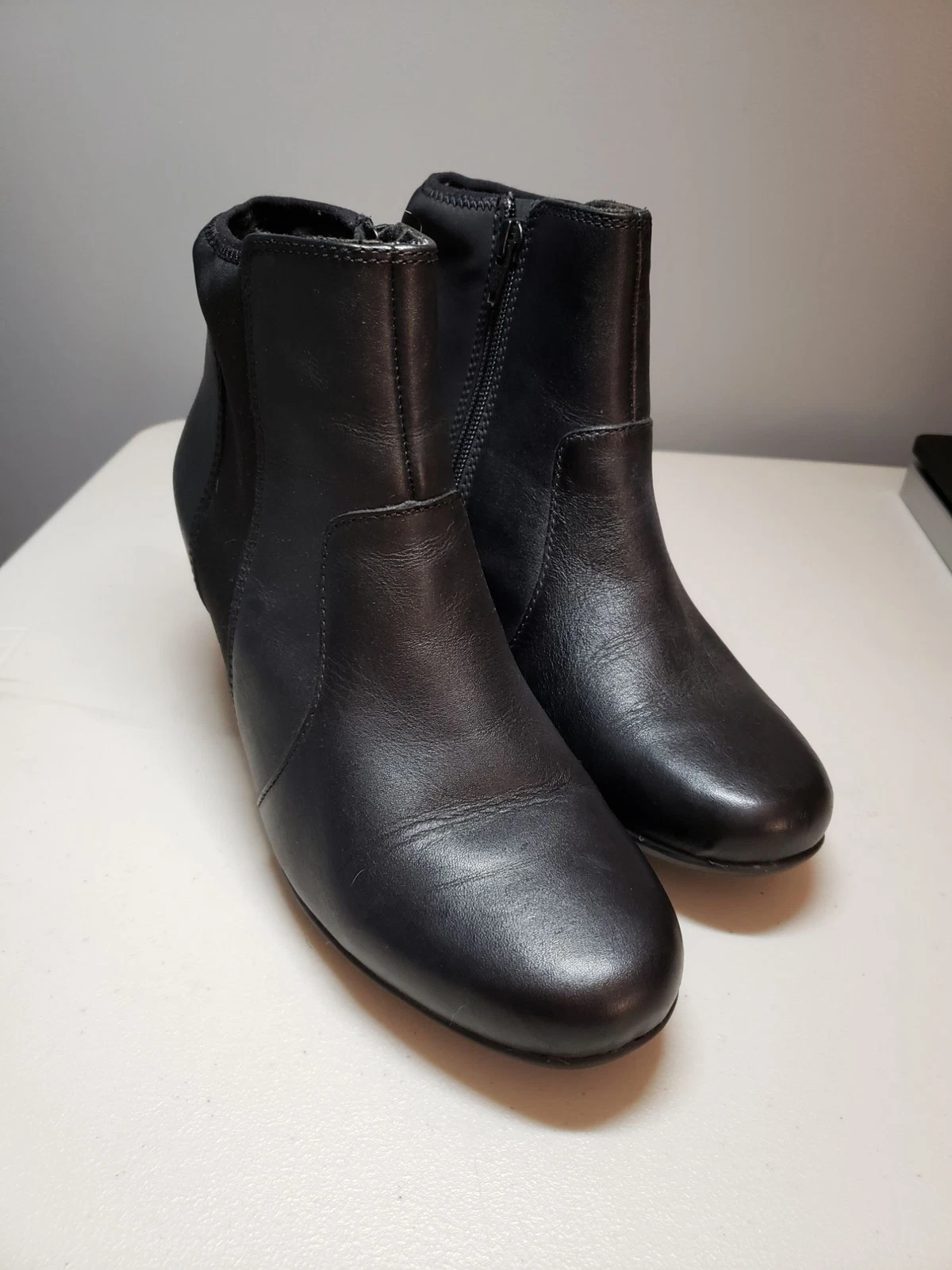 Clarks Women's Promise Camp Boot Size 8.5