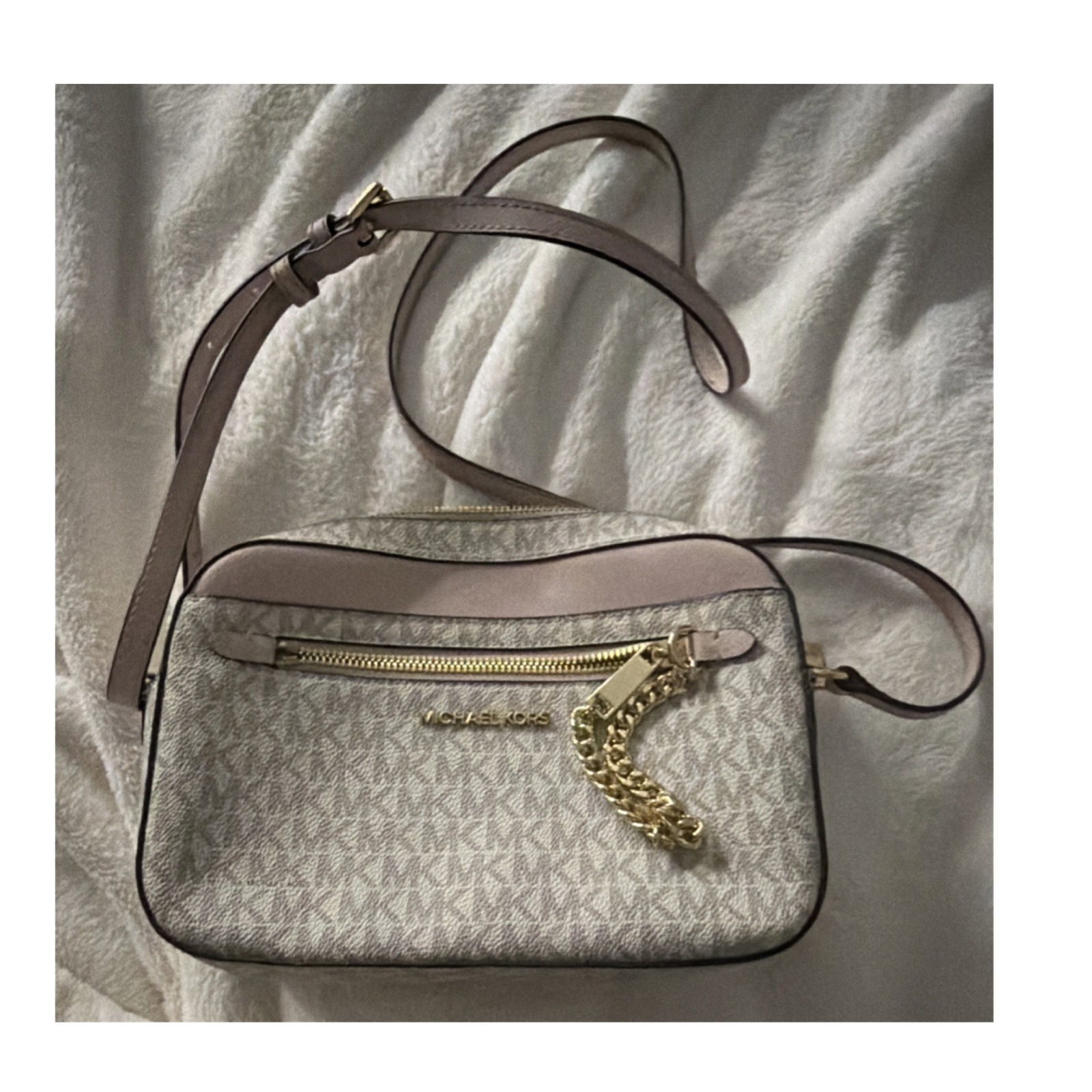 Michael Kors MK Logo Small Crossbody Bag Beige Pink Strap Gold Chain Zip