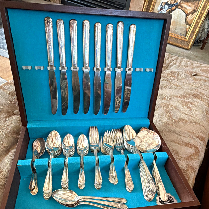 Viceroy Silver Co Silverplate Flatware Set 40pc/8 Floral Handles Wood Case