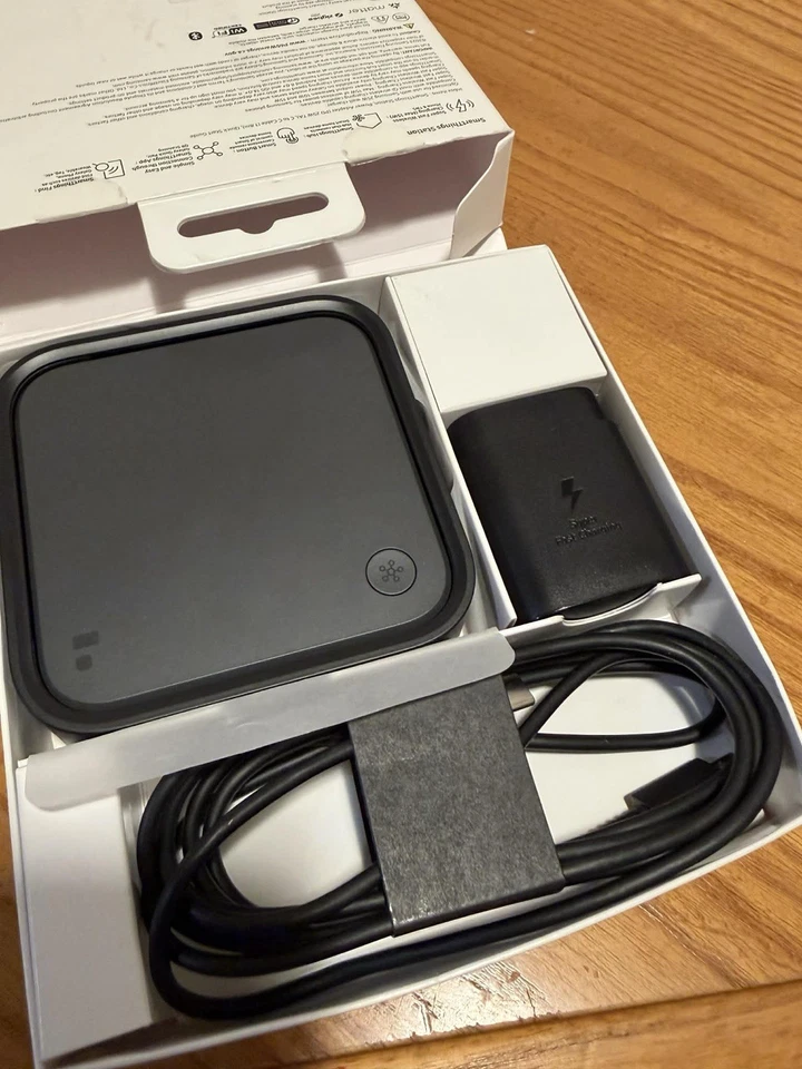 Samsung SmartThings Station 15W Wireless Charging Hub - Black Brand - Image 3 of 4