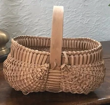 ANTIQUE PRIMITIVE MELON/BUTTOCKS BASKET