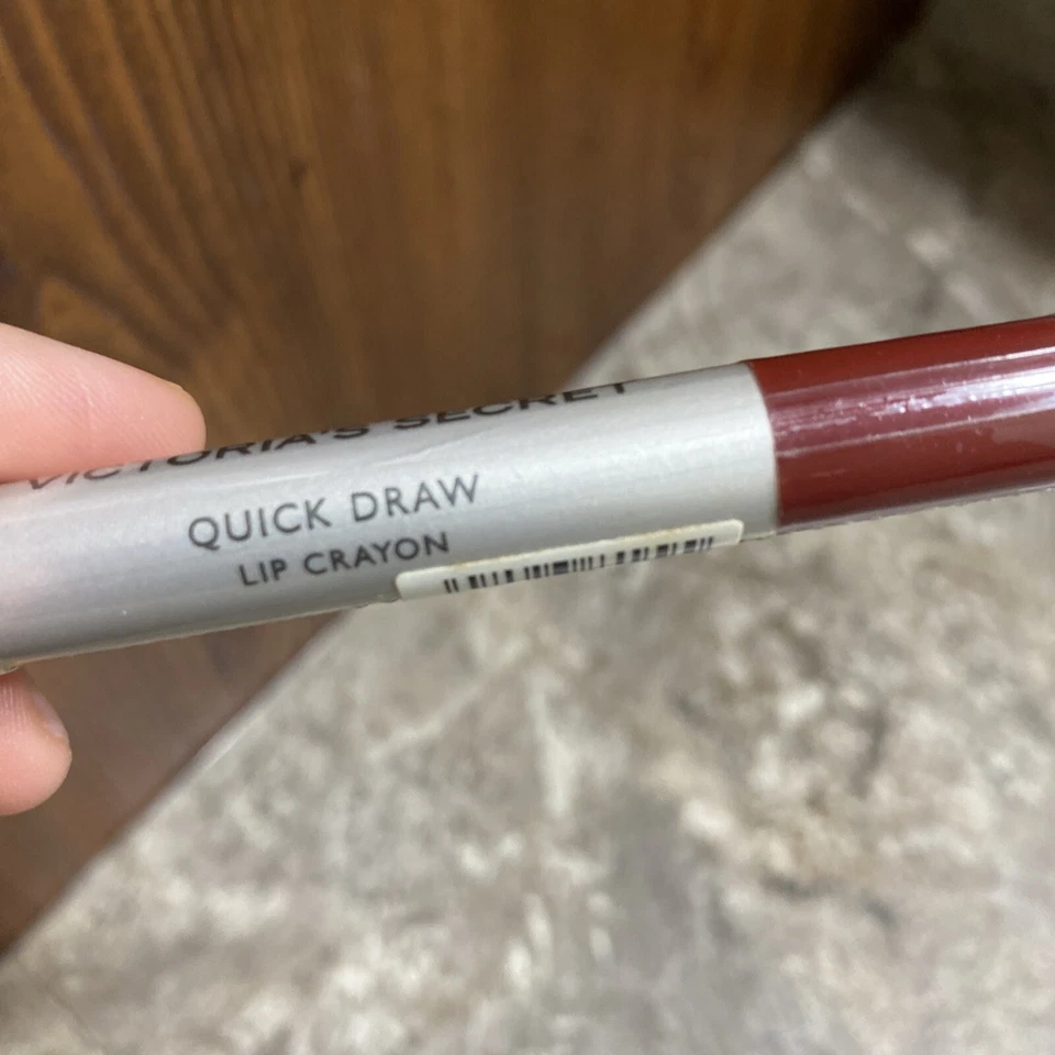 ¡NUEVO! VICTORIA'S SECRET Quick Draw Lip Crayon #13 Ron Pasas Difícil de Encontrar 💝 Delineador de Labios Foto 3 de 4