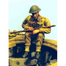 1/35 Scale British WWII Soldier Sitting on Tank Resin Figure Model Kit