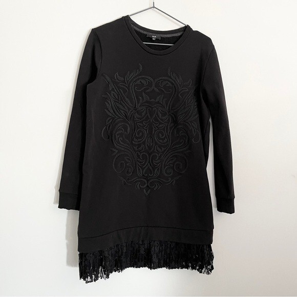 ALIX The Label Long Sleeve Embroidered Drop Hem Lace Trim Sweater Dress Small ALIX The Label Long Sleeve Embroidered Drop Hem Lace Trim Sweater Dress Small