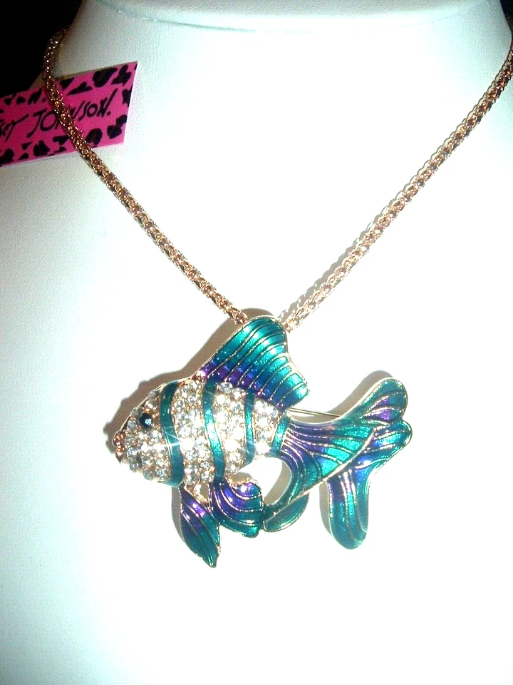 COLLAR + BROCHE Betsey Johnson Azul Púrpura Imitación Cristal Pavé Esmalte PECES Dorado Foto 3 de 4