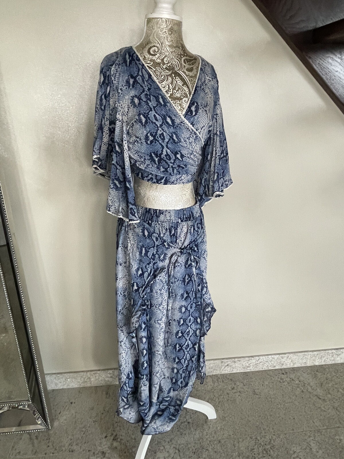 Surf Gypsy Python Print Bell Sleeves Wrap Top M &… - image 8