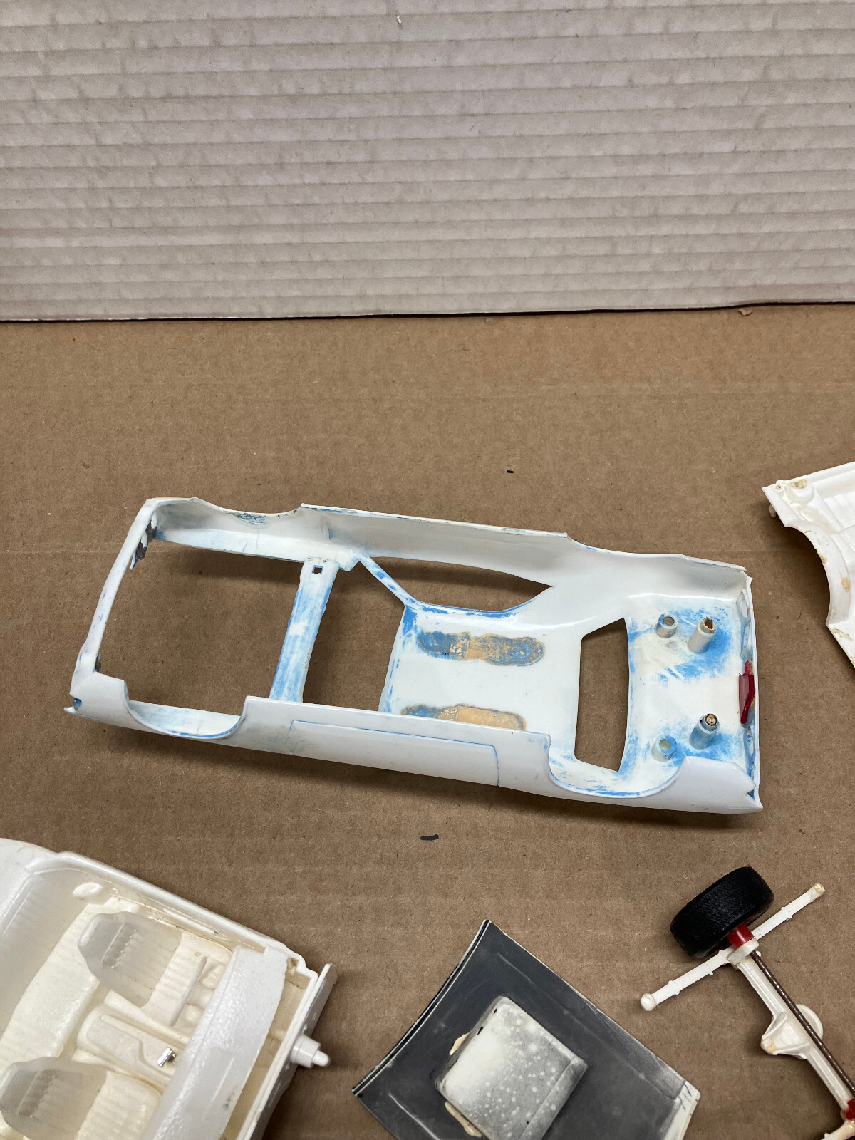 VINTAGE ORIGINAL 1/25 SCALE MPC 1972 DODGE CHALLENGER JUNKYARD PARTS