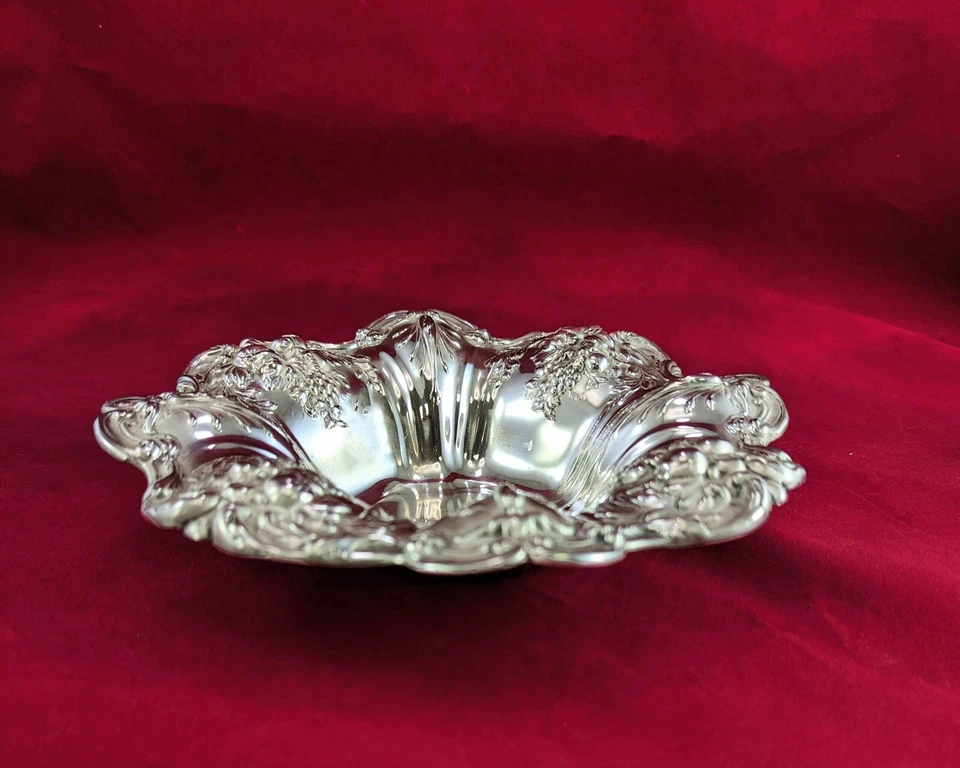 Plato de caramelo/tuerca Francisco I de plata esterlina Reed & Barton de 8" de diámetro, 1 3/4" H Foto 2 de 4