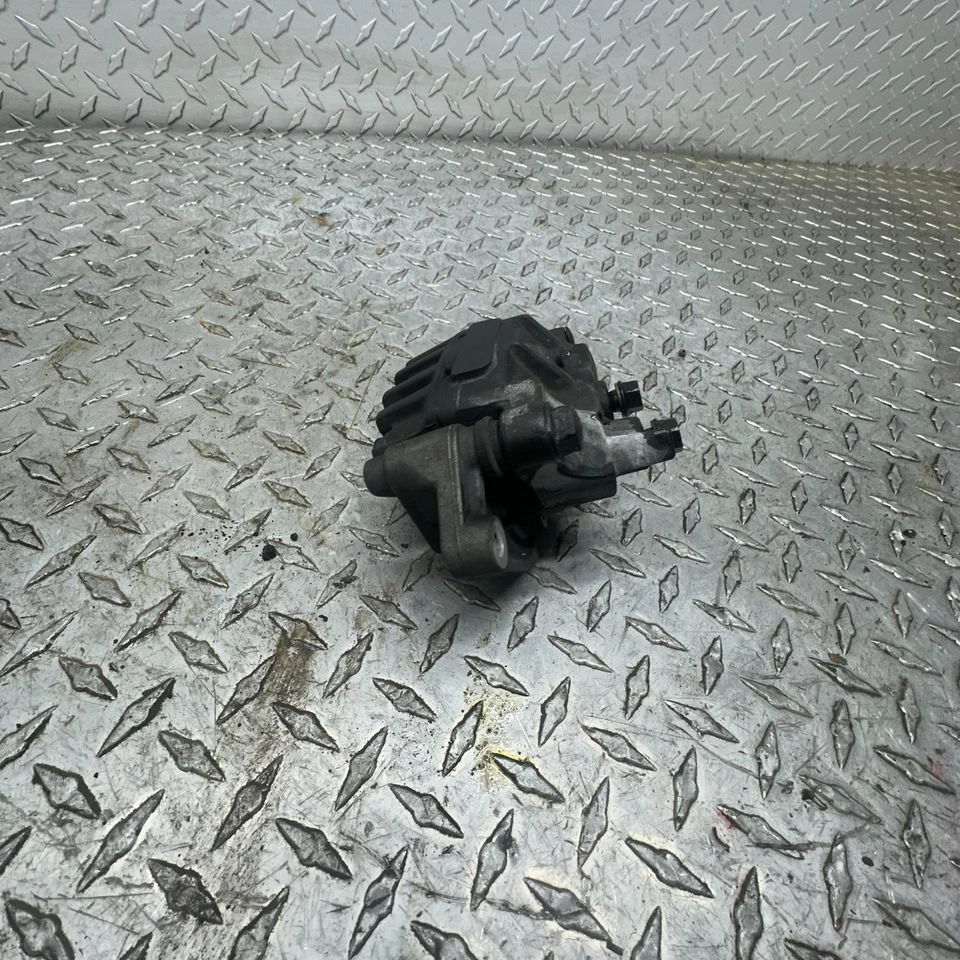 Honda Interceptor 800 VFR800 2006 pinza de freno trasera con soporte de montaje Foto 3 de 4