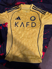 ronaldo nassr jersey size s never worn got it for 150, want money back