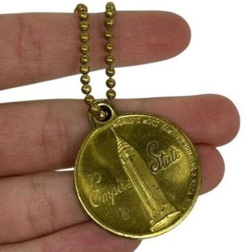 VTG Empire State World's Famous Building Keychain | Gold Tone Medallion Souvenir - 第 1/5 張圖片