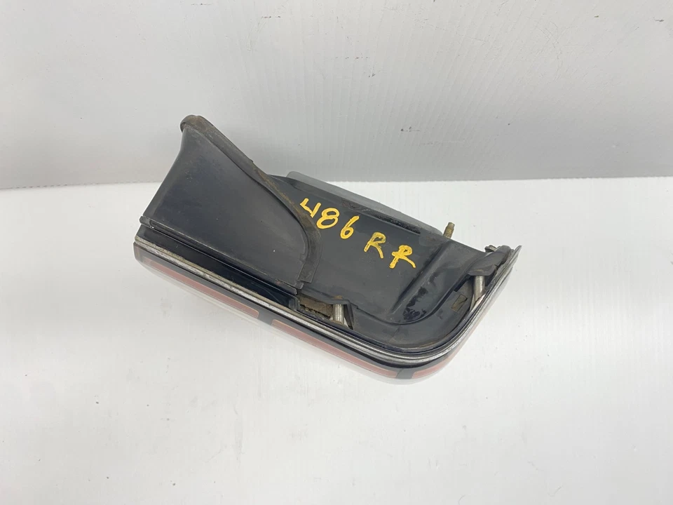 MITSUBISHI GALANT 1988-1990 LUZ TRASERA LATERAL MENSAJERO DERECHA OEM, 166-58356R Foto 3 de 4