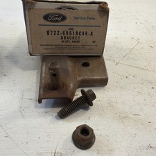Nos Oem D7zz69618c47a Ford 1968-1973 Cougar Mustang Rh Inner Seat Pivot Bracket
