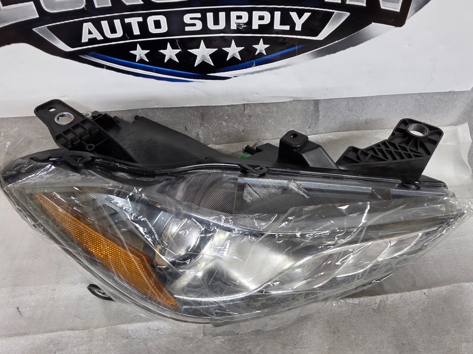 Maserati Ghibli 2014-2017 Right Headlight P/N 670106272