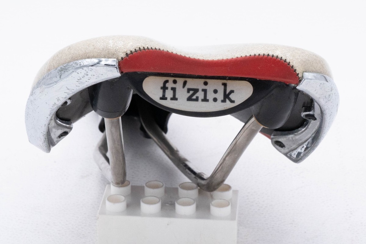 NOS FIZIK NISENE TITANIUM 1999 VINTAGE SADDLE SEAT RACING NOS FIZIK NISENE TITANIUM 1999 VINTAGE SADDLE SEAT RACING