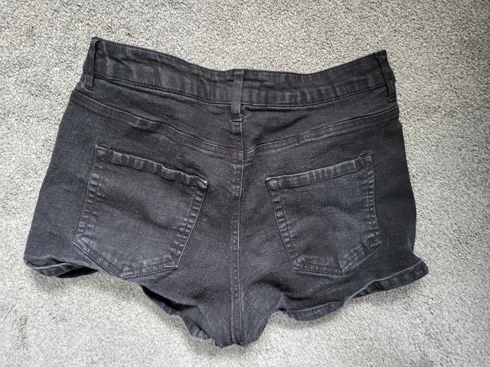 Pantalones cortos de mezclilla elásticos negros Forever 21 para mujer talla 30 Foto 3 de 3