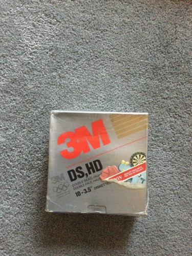 3.5” 3M DS DD DISKETTES Floppy Discs 10 pack stilI in tatty box - VINTAGE
