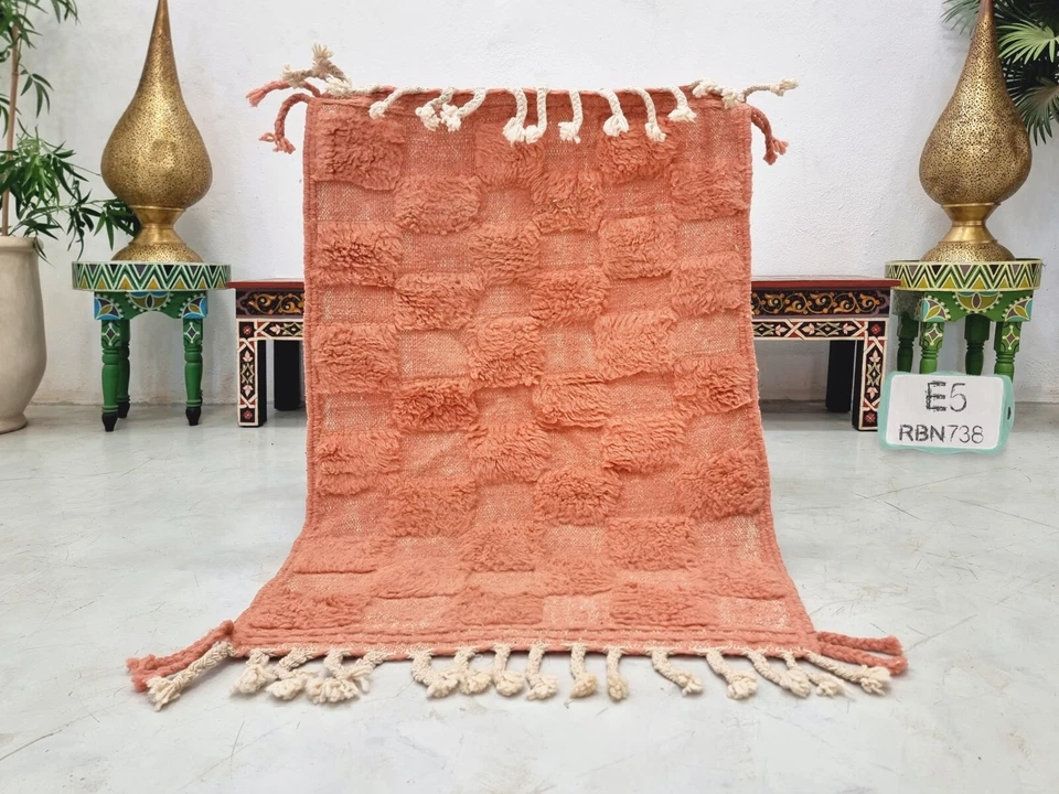 Alfombra marroquí hecha a mano Beniourain 2'4x3'4 bereber acolchada lana melocotón oscuro corredor Foto 2 de 4