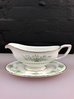 Royal Worcester Derwent Brandneu Sauciere Sauciere und Ständer/Untertasse
