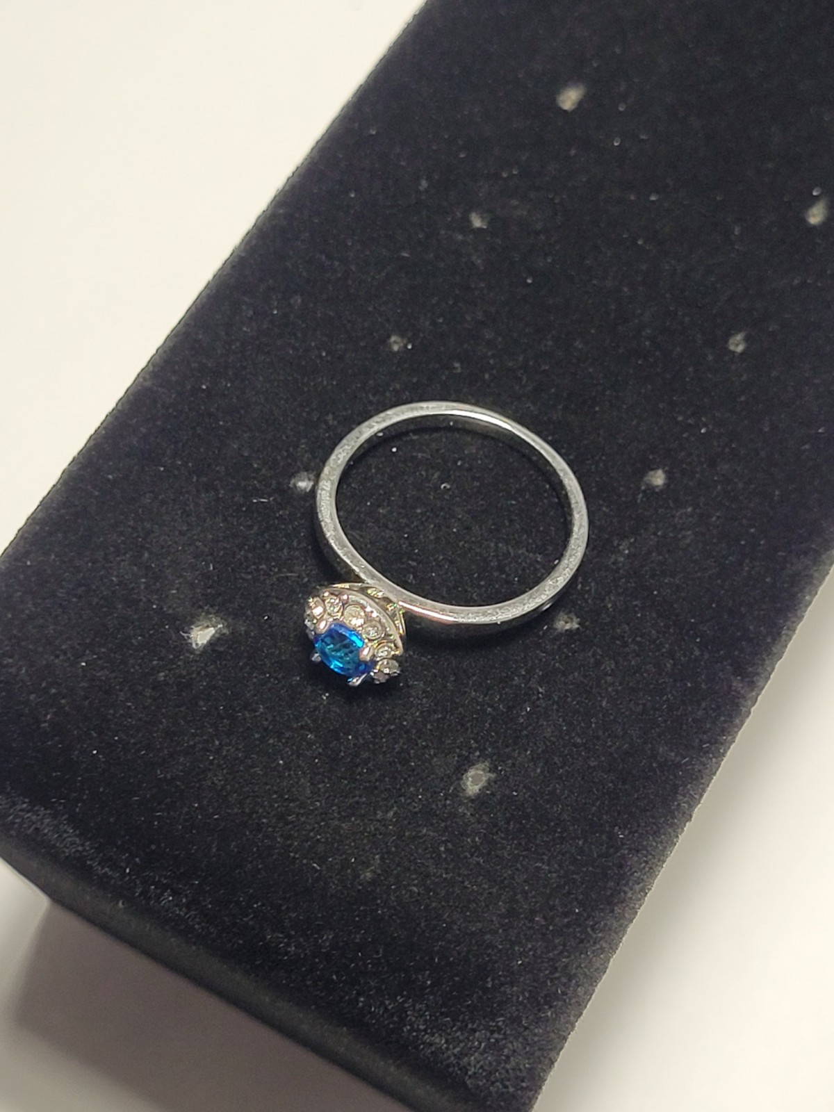 Silvertone Ring Blue Rhinestone Clear Accent Halo… - image 5