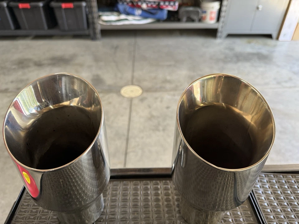 Puntas de escape cromadas 2,5 entradas con salida de 4 pulgadas X 7,75 pulgadas de largo marca MBRP Foto 4 de 4