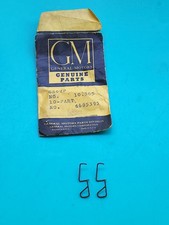 1956 - 1958 Chevrolet Olds Pontiac Buick Door Lock Rod Clip Nos Gm 4685395 Pair 1956 - 1958 Chevrolet Olds Pontiac Buick Door Lock Rod Clip Nos Gm 4685395 Pair