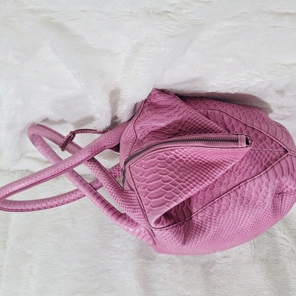 Bolso Cartera Grande Charles Jourdan Croc Cuero Repujado Rosa Chicle Para Mujer  Foto 3 de 4