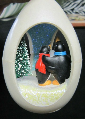Hallmark 1991 y 1992 Invierno Sorpresa Adornos Pingüinos Cantando Pingüino de Nieve - Imagen 5 de 8