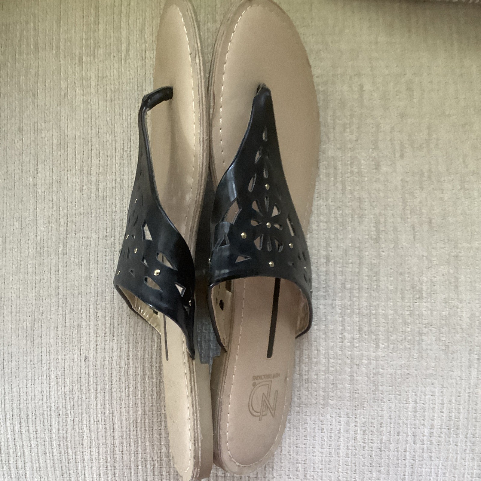 APL Sandali ND Nuovi Direzioni Tanga Nero Oro Borchie 9