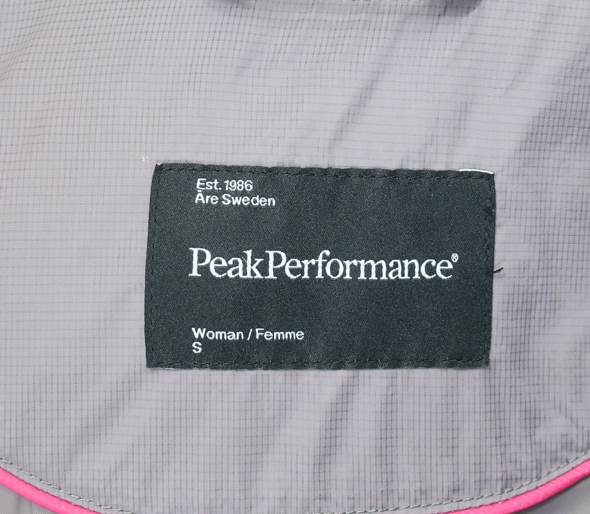 PEAK PERFORMANCE WOMENS HOODED INSULATED THERMOLITE SKI PEAK PERFORMANCE WOMENS HOODED INSULATED THERMOLITE SKI