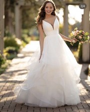 Beautiful Brand New Never Worn Never Altered Wedding Dress 