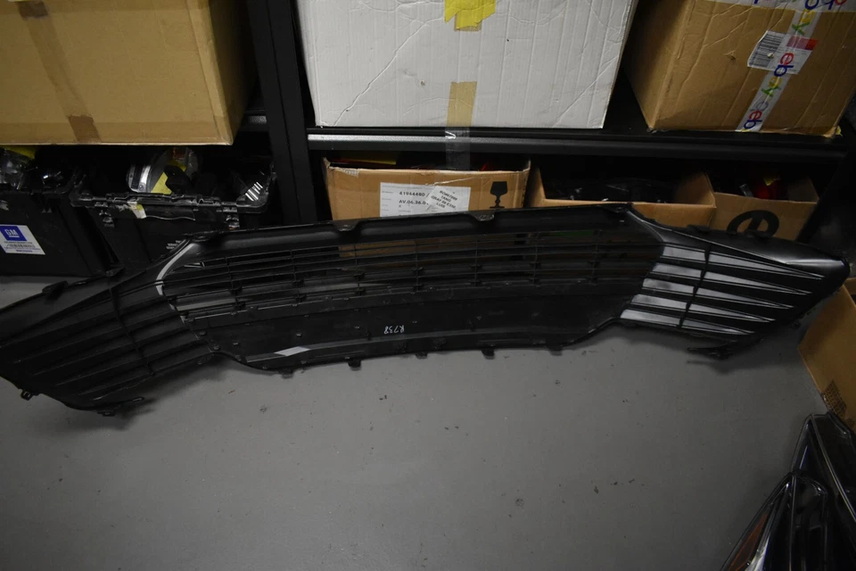 REJILLA INFERIOR DELANTERA TOYOTA CAMRY CAMIONETA LOCAL FABRICANTE DE EQUIPOS ORIGINALES DE FÁBRICA Foto 4 de 4