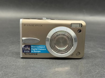 Fujifilm Finepix F30 Digitalkamera Silber 3x Zoom 6,3 MP Kompakt Vintage Geprüft