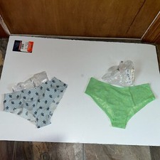Lot of 2 NIP Victorias Secret Panties, Hip Hugger, Size M dated 2006 2007