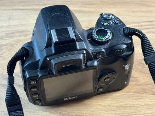 Nikon D40 DSLR Digital Camera Body Only 6.1MP Photography SLR - Picture 2 of 8