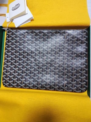(Last price reduction) I am selling a brand-new Goyard Senna clutch bag in a box