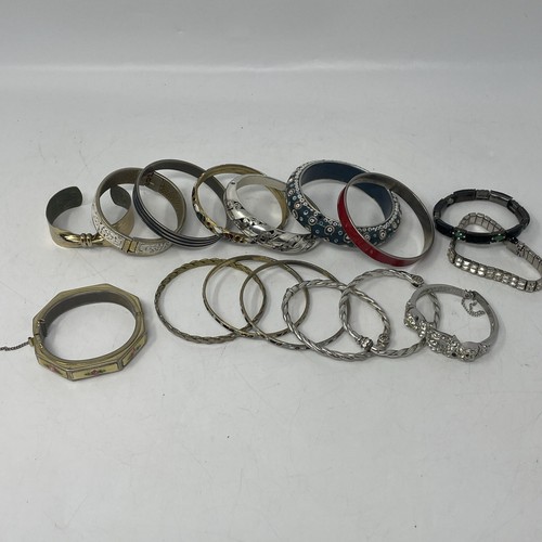 Lot of 16 Vintage to Modern Bangles Stretch Bracelets Metallic Clasp - as is - Picture 1 of 17
