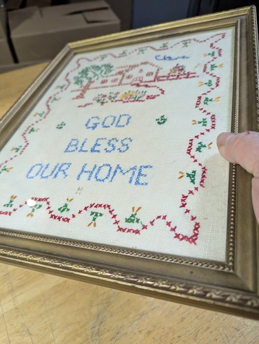 Bordado enmarcado vintage punto de cruz Dios bendiga nuestro hogar completo 12 x 15" - Imagen 2 de 15