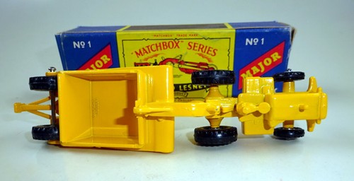Matchbox Major Pack M1A Caterpillar Earth Scraper tapa amarilla en caja - Imagen 8 de 13