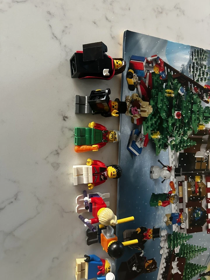 LEGO 10199 Winter Toy Shop, photo 3 of 5