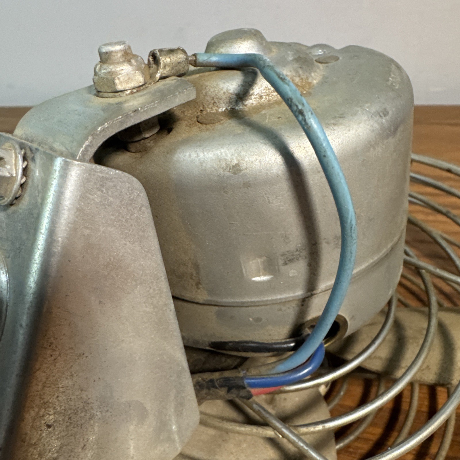 8" Casco Deluxe Truck Bus 4 Blade 12 Volt Fan Wire Cage Dash Mount