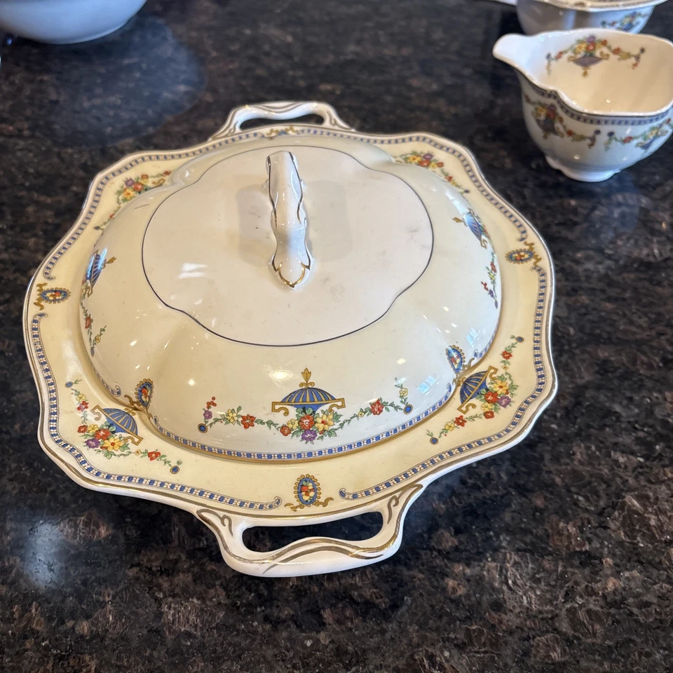 VINTAGE ART DECO JOHNSON BROTHERS PAREEK REVIERA COVERED VEGETABLE BOWL - Image 2 of 4