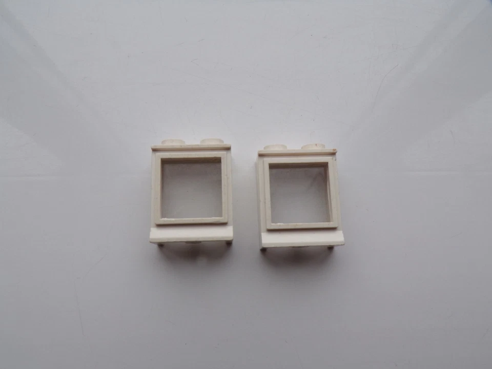 Lego Vintage 7026 Windows 1x2x2 with fixed glass Mixed Colours - 10 Pieces - Image 4 of 4