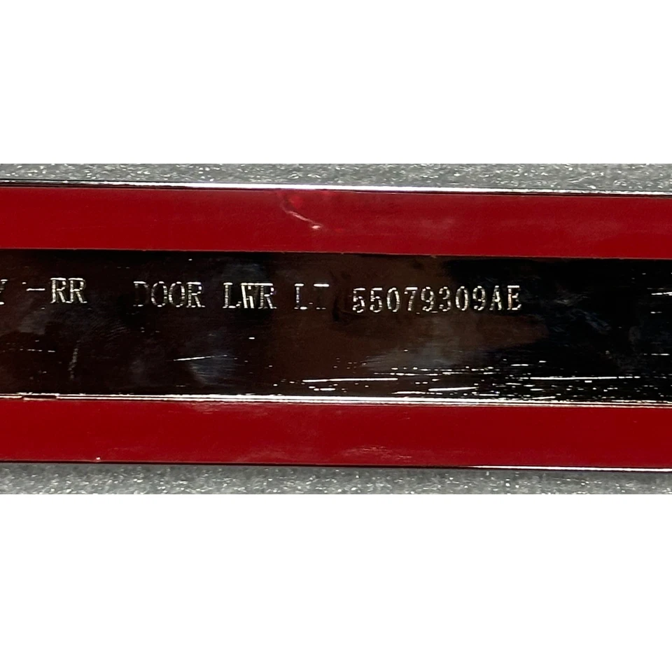 Genuine Mopar Jeep 55079309AE Driver LH Rear Door Molding 2011-14 Grand Cherokee Foto 2 de 3